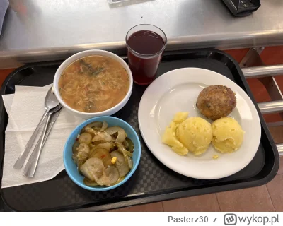 Pasterz30 - Oskarki i Julki jedza lancze w swoich korpo. Suszi, rameny i cziken tika ...