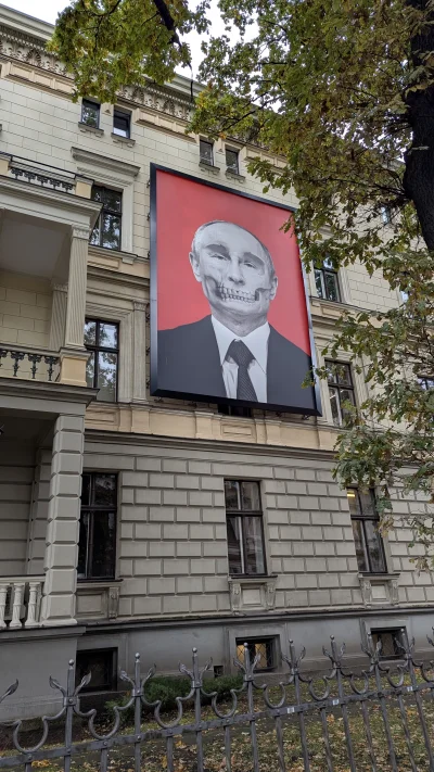 vulcanitu - To sobie wisi na Muzeum Medycyny w Rydze. Muzeum jest naprzeciw Ambasady ...