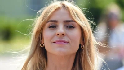 52bfef6321 - Katarzyna Tusk pochwaliła się letnią stylizacją. Wąsy wyglądają obłędnie...