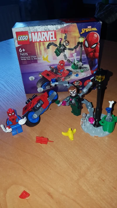 erebeuzet - #codziennyspiderman bonus 2
#lego
#tatacontent 
no bo przecież...(╯︵╰,)