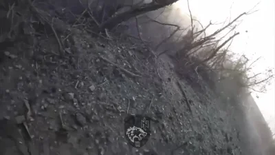 4rcz4s - #wojna #ukraina Ukraincy prawdopdobnie wjeżdzają BWPem na minę i się ewakuuj...
