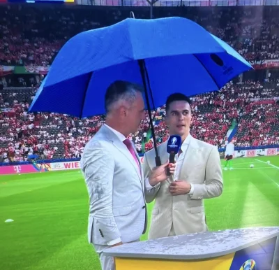 samko78 - Milik nawet z parasolem nie trafił #euro #mecz