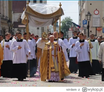 sirdam - To ten złoty pan który jest świętszy od tego wafelka co jest z tyu za nim. G...