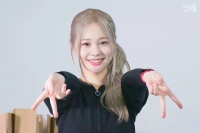 XKHYCCB2dX - #koreanka #jihan #weeekly