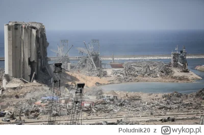 Poludnik20 - Widok na port towarowy w Bejrucie, stolicy  Libanu . Po wybuchu magazynu...
