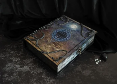 Apaturia - Niedawno ukończona skrzynka-książka na akcesoria do #rpg w klimatach #love...