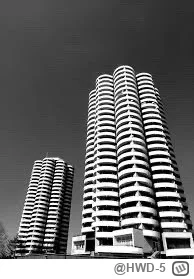 HWD-5 - @Slupper 
  Czy to jest Warszawa?
 Mi to przypomina Katowice, osiedle 1000-le...