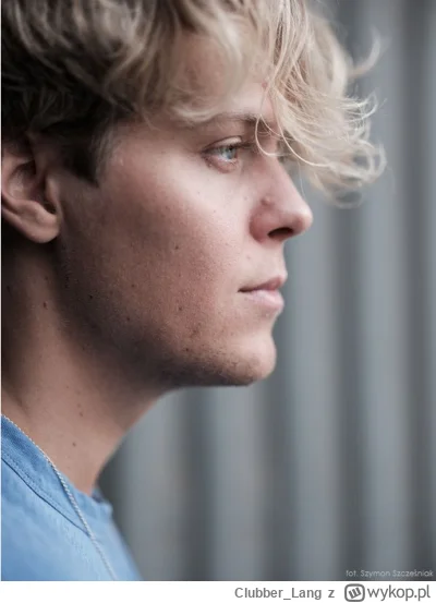Clubber_Lang - @programista30k: ale gdzie ta "dobra żuchwa"? zwykła twarz, jedyne co ...