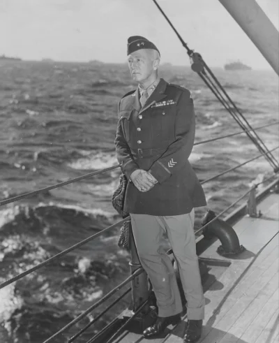 Bobito - #fotografia #iiwojnaswiatowa #wojna

Generał dywizji George S. Patton na pok...