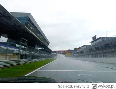 SpalaczBenzyny - W niedzielę pałowałem sobie swoim gruzem po Red Bull Ringu.
4 x po 2...