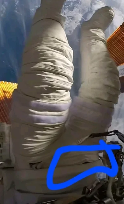 Wloczypsuj - Chuopowi co skafander się rozpiął w kosmosie. Dobry ten kosmita, że to p...