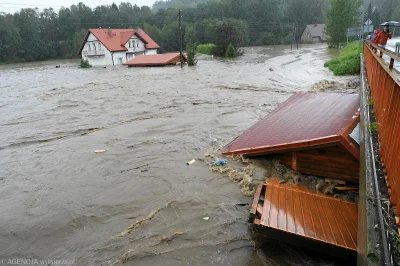 latarnikpolityczny - #powodz 

Po tych paru dniach powodzi na ile czujesz sie juz eks...