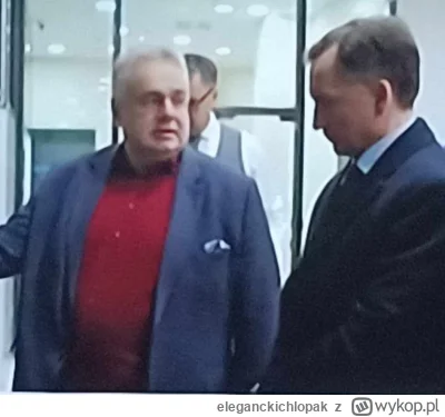 eleganckichlopak - Ja nie widzę żadnego napisu "Vancouver" na jego koszulce... więc c...