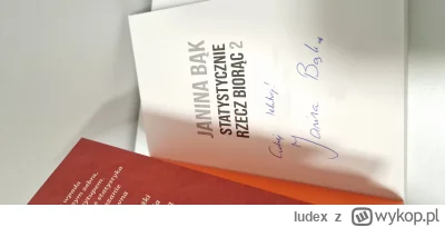 Iudex - Dziwne, że ją rączka nie rozbolała od tego całego podpisywania xD

Książka ku...