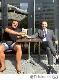 Tr1ckshot - Trzaskowski pasuje do Macrona i nie pasuje  do tłumu i wieców, ciekawe do...