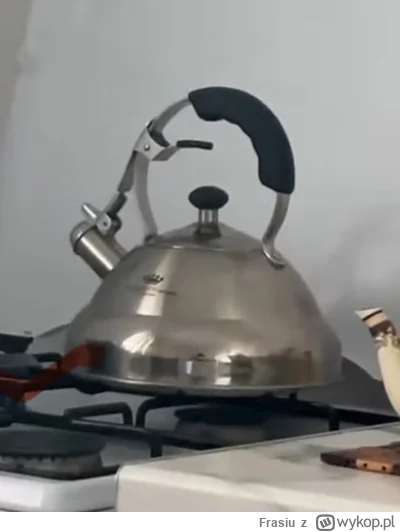 Frasiu - Babcia ma trochę dziwny ten czajnik

#heheszki