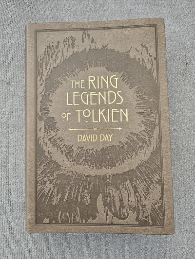 Majku_ - Ale fajna książkę znalazłem w TK maxx (ʘ‿ʘ)

#tolkien #wladcapierscieni #ksi...