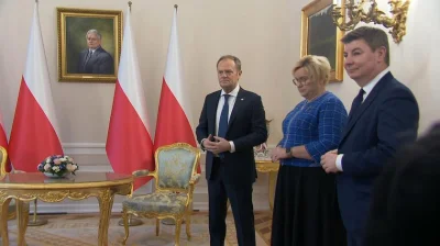 Davvs - Premier Donald Tusk musiał czekać na prezydenta około 5 minut. No to spodziew...