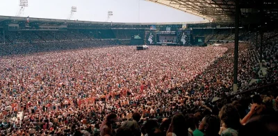 0pp0 - Na tym koncercie Queen było 144 tys ludzi. Na marszu pól MILIARDA, logiczne ;)...