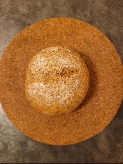 menelf - menelf przedstawia:
Test bułek z Biedronki 
Bułka nr 1
BUŁKA RAZOWA Z MĄKI Ż...