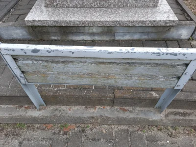 Goglez - Mam takie dwie takie same ławki na cmentarzu, nic z nimi nie było robione ch...