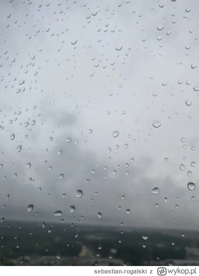 sebastian-rogalski - Uwielbiam taką pogode jak dzisiaj, gdy jest zimno i pada deszcz....