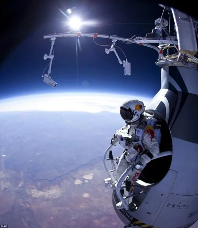 JaTuTylkoNaMoment - W październiku minie 12 lat od skoku Baumgartnera ze stratosfery
...