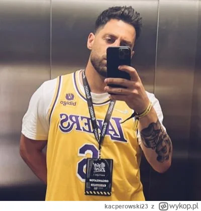 kacperowski23 - @wykop14: A to nie przypadkiem ten przystojniak?