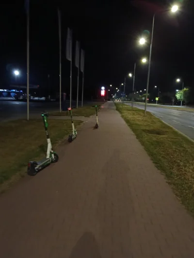 SystemHalted2_0 - Oni to robią złośliwie, czy to zwyczajni debile?

#hulajnogaelektry...