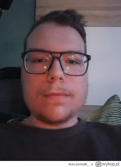 meczennik_ - #przegryw odbicie w okularach cholerne od światełek w pokoju ok oski