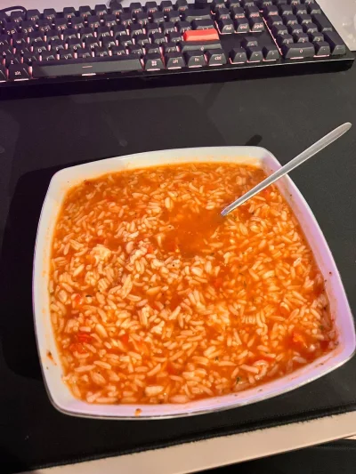 MondryPajonk - Nocna prowizoryczna zupa pomidorowa z kostek rosołowych i puszki pomid...