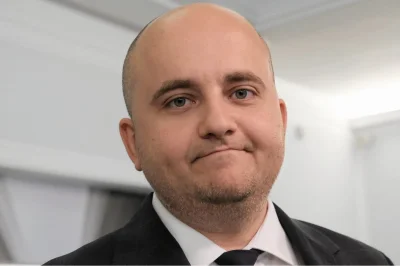 czerwonykomuch - Plujesz = plusujesz 

#bekazpisu #bekazprawakow #pis #wybory #polity...