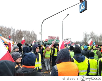 el_dreso - #protestrolnikow 

Reporter wykop pl na stanowisku