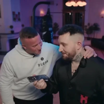 Petsyk - @kubanfs: To przypadek, że ci dwaj się kumplują? Nie sondze ( ͡º ͜ʖ͡º)