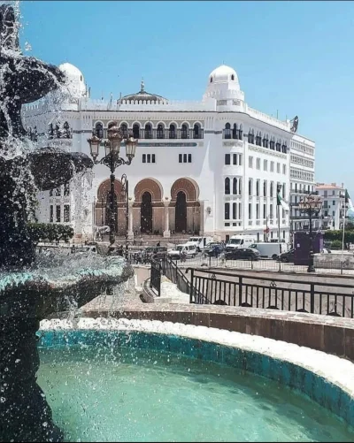 Loskamilos1 - Budynek poczty w Algierze, zaprojektowany przez architektów Julesa Voin...