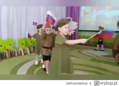 zafrasowany - Dzieci przedszkolne w Rosji rzucają "granatami" w zdjęcia zachodnich cz...