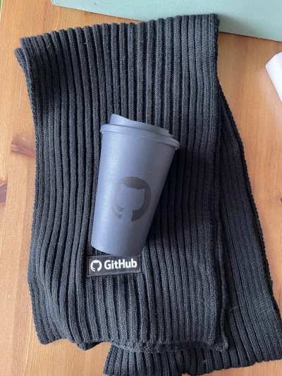 napraforgo - Mam do oddania takie fanty od GitHuba, nie chce może któryś #programista...