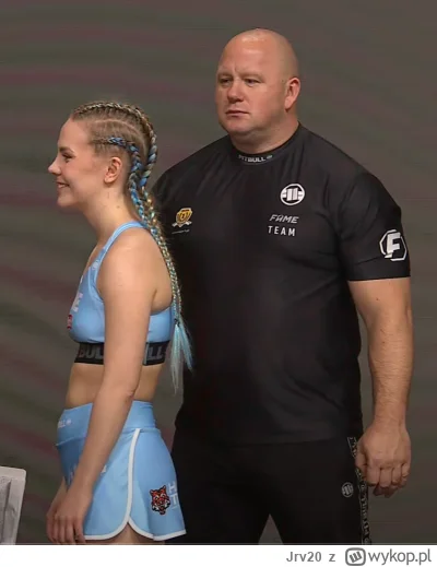 Jrv20 - Kto ma lepsze krągłości 
#famemma