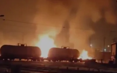 mike-johnston - Ruskiemu dziadowi zapaliła się stacja kolejowa. xD

Drony zaatakowały...