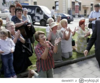 danek01 - Kolendra siewna zbiera plony w tych wyborach ( ͡° ͜ʖ ͡°)

#bazarek #wybory