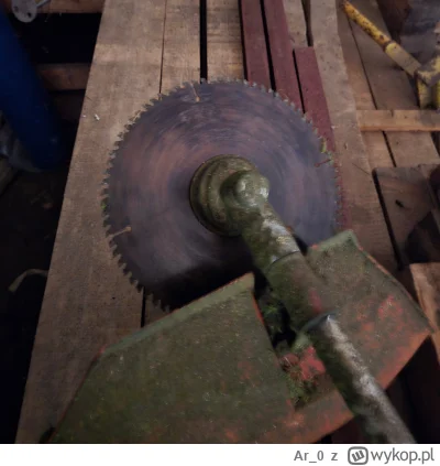 Ar_0 - Ojciec: o dobrze że jesteś. Weź kosę spalinową i idź tam skosić na miedzy. Żył...