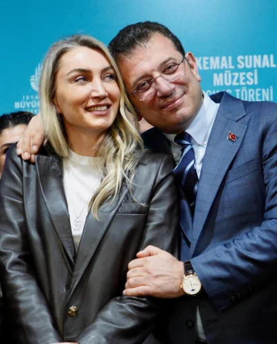 TrexTeR - Ekrem İmamoğlu - burmistrz Stambułu ze swoją żoną. Chodzą pogłoski, że zami...