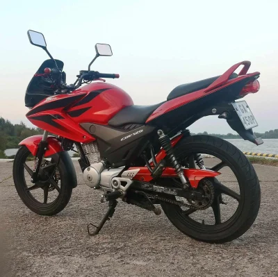 wykidajka - Kupiłem motor honda cbf 125 o mocy 11koni, a dzisiaj przejechałem się suz...