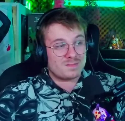 konondrom2137 - #kiszak pierwszy wąsik, tak się cieszyłeś że go masz, że nie zauważył...