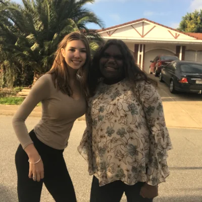 blessedbyswiezonka - Dostawali małpiego rozumu jak białą babe zobaczyli? 

wyprzedzaj...