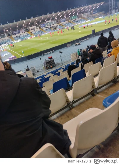 kamilek123 - Chłop co na ekstraklasę pojechał. 
#przegryw #samotnosc #mecz