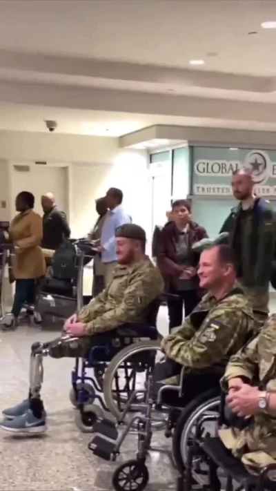 P0PEYE - >powitanie Ukraińskich weteranów po wylądowaniu w Kanadzie 
na pewno zapropo...