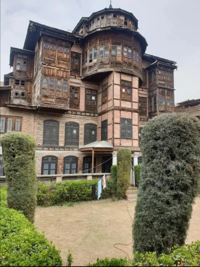 Loskamilos1 - Dom na terenie Srinagar, jednego z indyjskich miast. Tego typu domy był...
