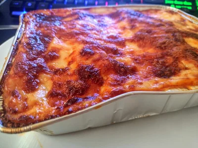 RadosnaKloaka - Lasagne, zimna Pepsi do tego i życie staje się inną bają 

#przegryw ...