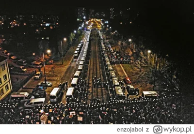 enzojabol - Policja gdy trzeba szukać zaginionej 14-latki leżącej gdzieś w śniegu na ...